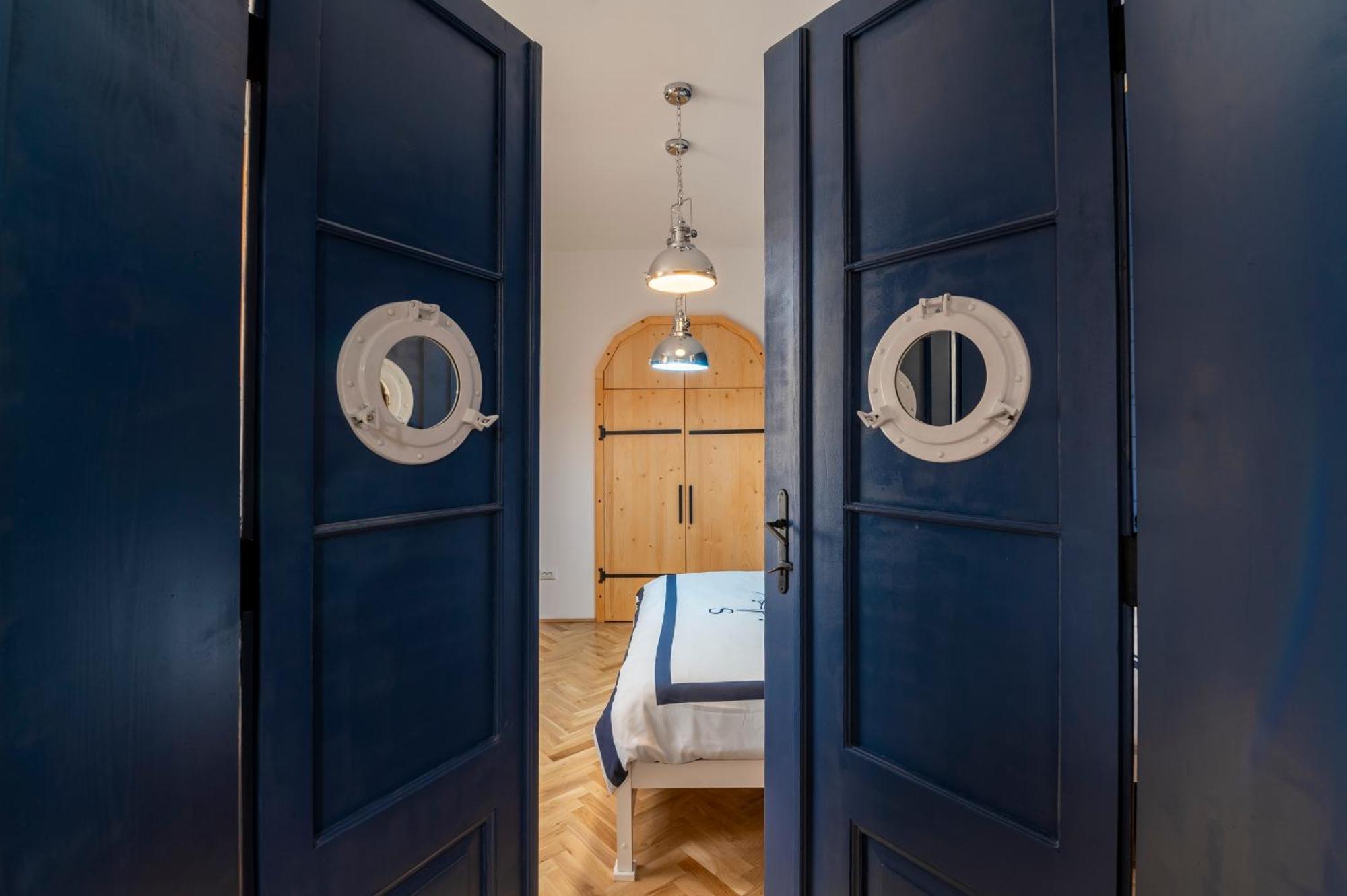 Luxurious Apartment In Old Town - Ultra Central Brasov Luaran gambar
