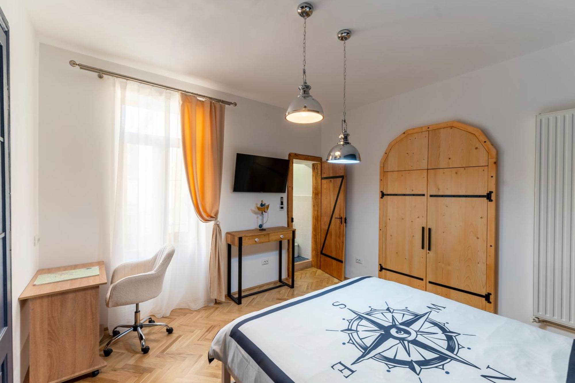 Luxurious Apartment In Old Town - Ultra Central Brasov Luaran gambar