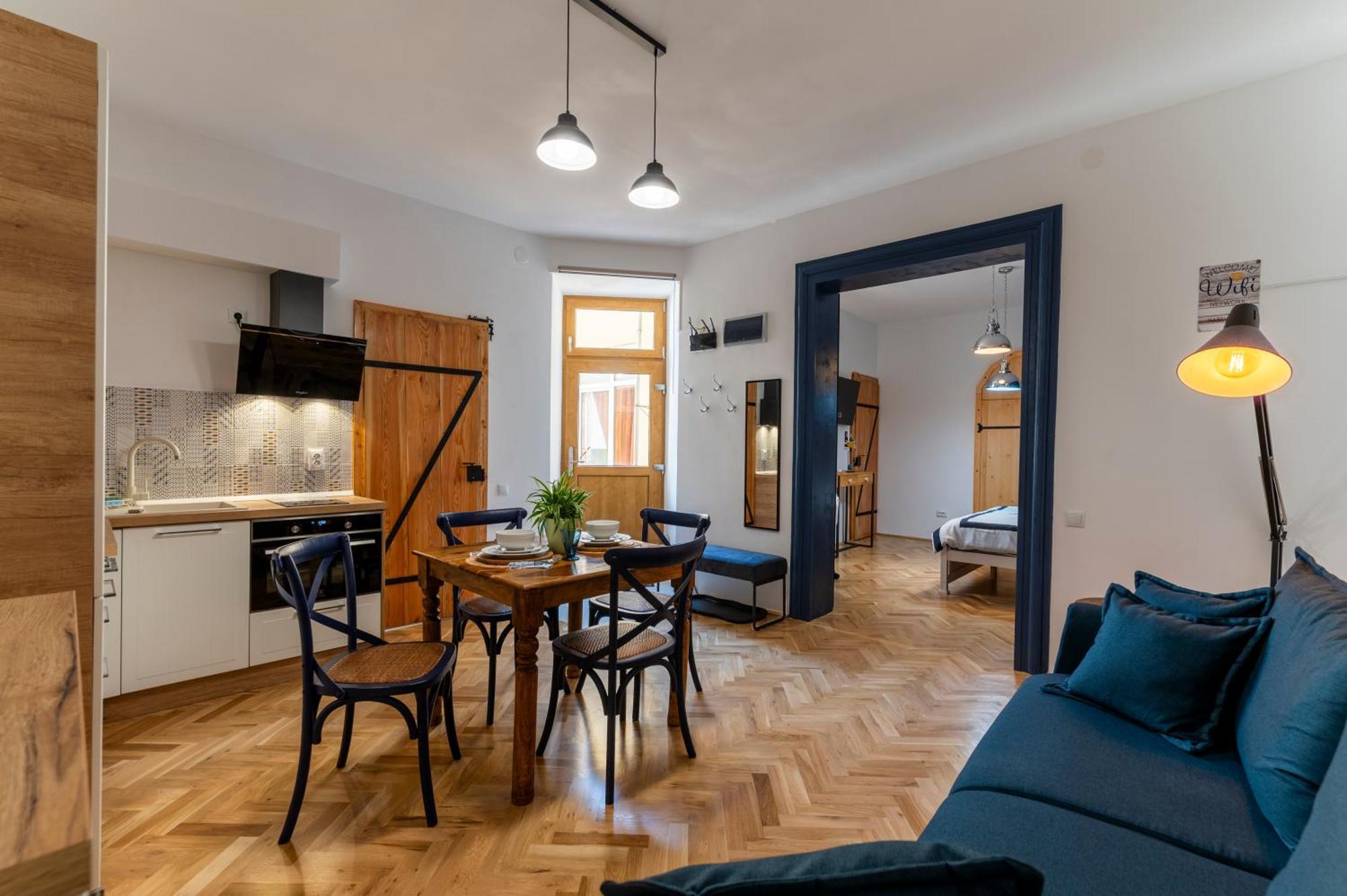 Luxurious Apartment In Old Town - Ultra Central Brasov Luaran gambar
